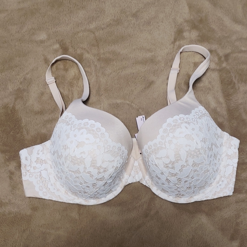 Victoria's Secret Cream and White Lace Bra